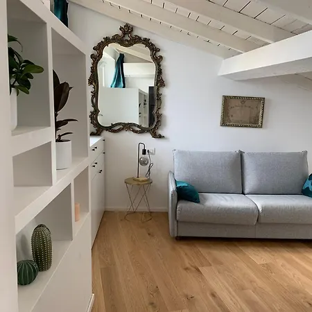 Via Pia 29-7 アパート